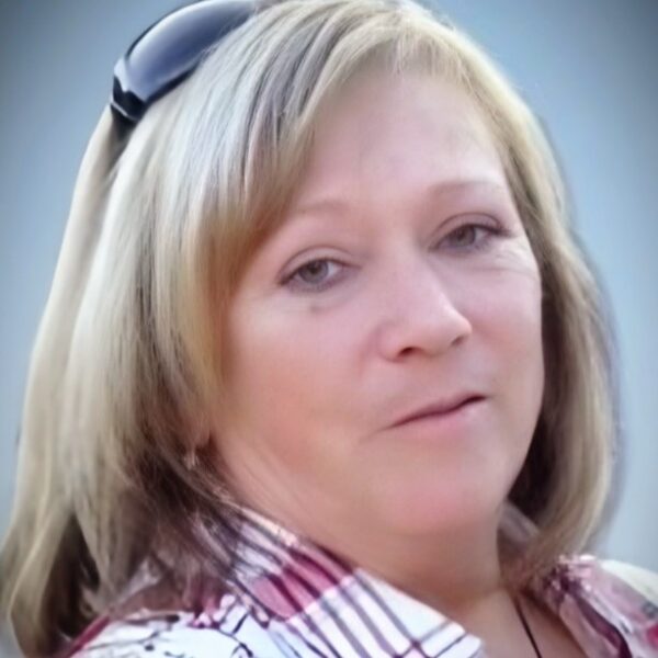 johanne-marquis-carre-avis-complexe-funeraire-lesieur-des-services-complets-e1765208374373.jpeg